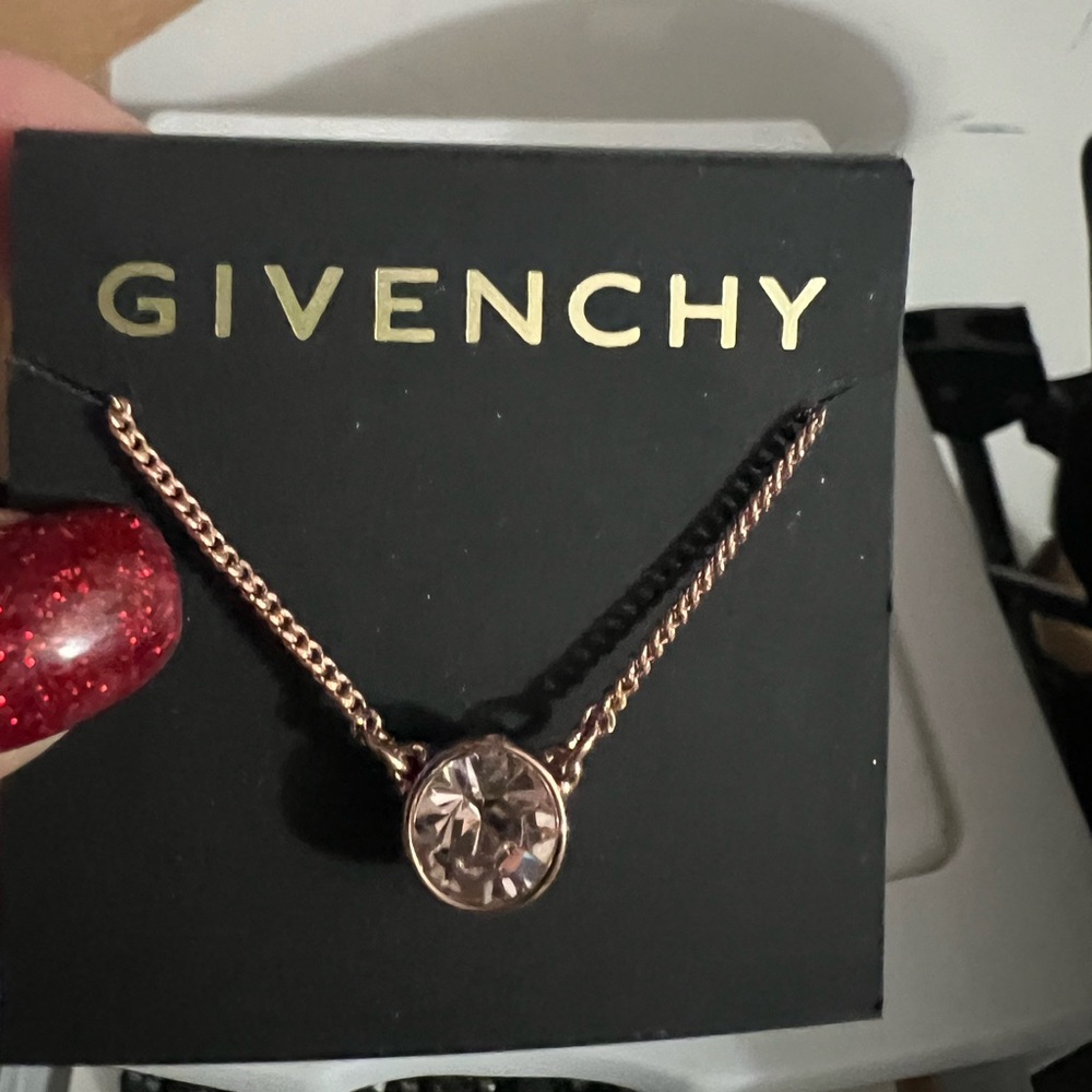 Givenchy necklace - Picture 2 of 2